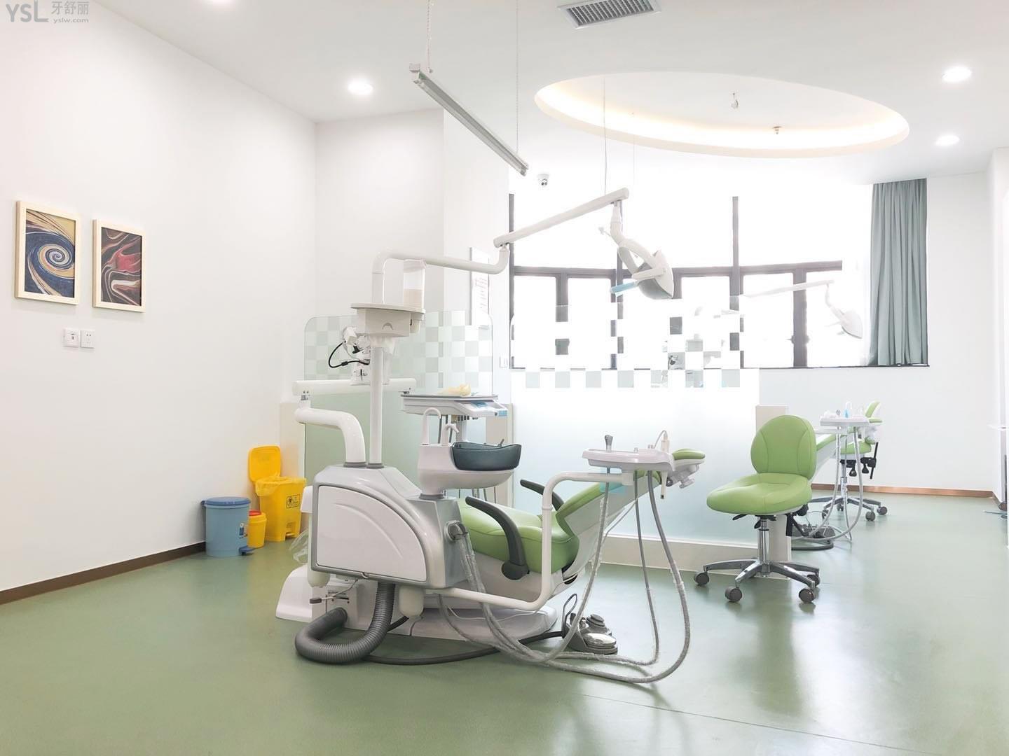 福州維樂口腔臺(tái)江店牙椅