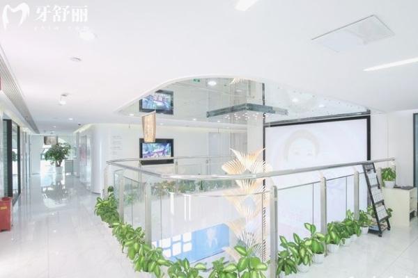 烏魯木齊美奧口腔走廊.jpg