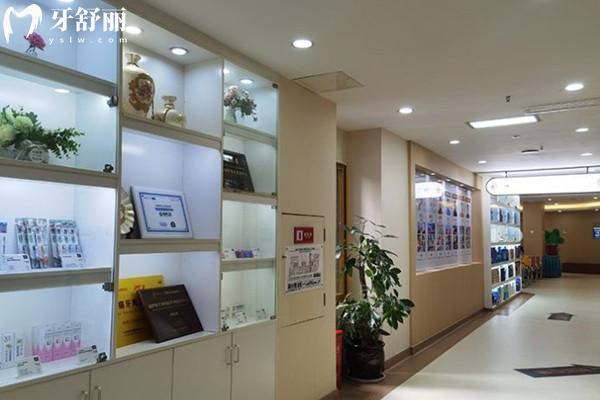 成都新橋口腔醫(yī)院走廊