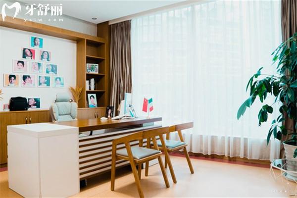 樂山醫(yī)大口腔診所面診室