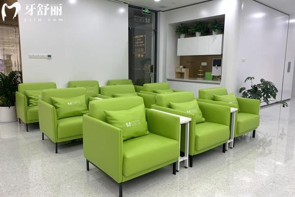 杭州英博口腔門診部休息區(qū)