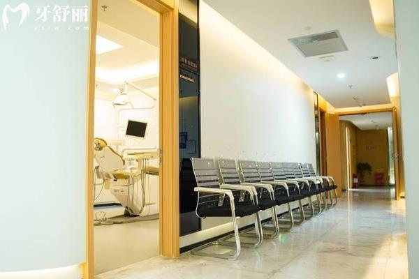 重慶中三口腔等待區(qū)