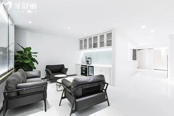 成都牙先森口腔收費(fèi)高嗎