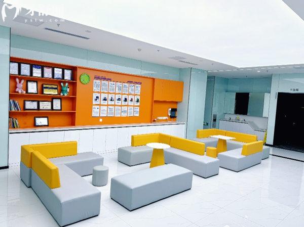 秦皇島德勤口腔門診部候診大廳