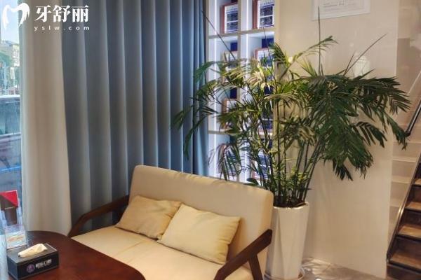 貴港柏樂口腔門診部休息區(qū)