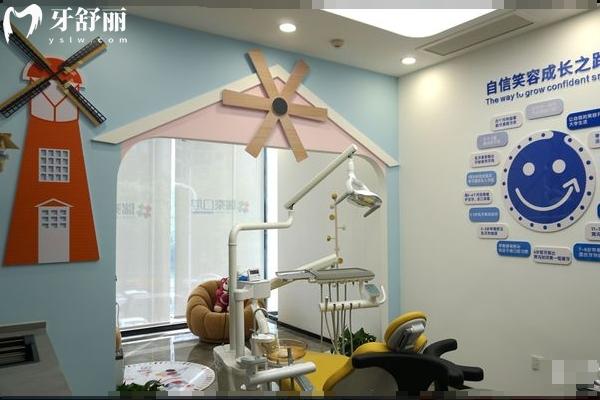 西安瑞秦口腔醫(yī)院治療室