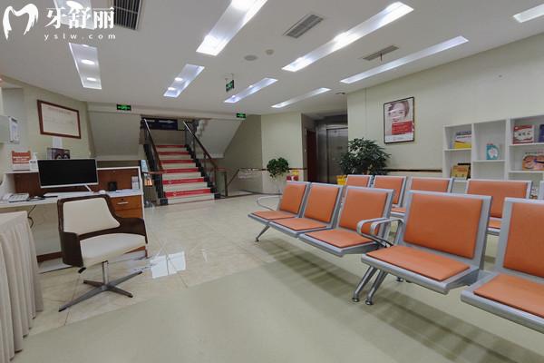成都醫(yī)大口腔醫(yī)院有3級口腔資質(zhì)