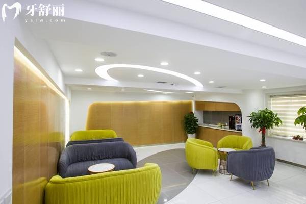 長春牙博士口腔醫(yī)院休息區(qū)
