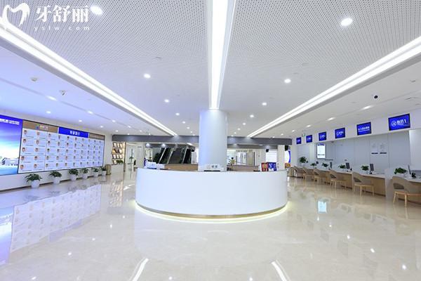 成都人南新橋口腔醫(yī)院大廳
