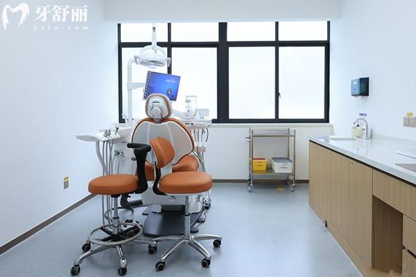 成都人南新橋口腔醫(yī)院診療室