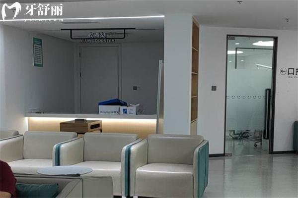 成都團圓口腔醫(yī)院價格表2025 種植牙2680+隱形矯正28800+鑲全瓷牙999+補牙99+
