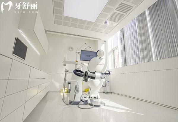北京極簡一站式口腔醫(yī)院診室