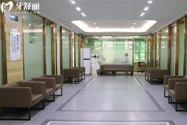 清遠(yuǎn)中大口腔醫(yī)院地址+價(jià)目表+電話+營(yíng)業(yè)時(shí)間分享:是正規(guī)醫(yī)院看牙口碑好性價(jià)比高