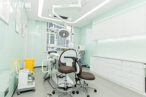 青島維樂口腔醫(yī)院治療室